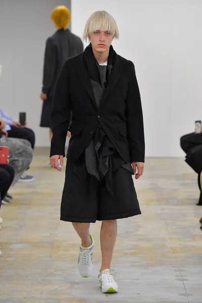Look 3